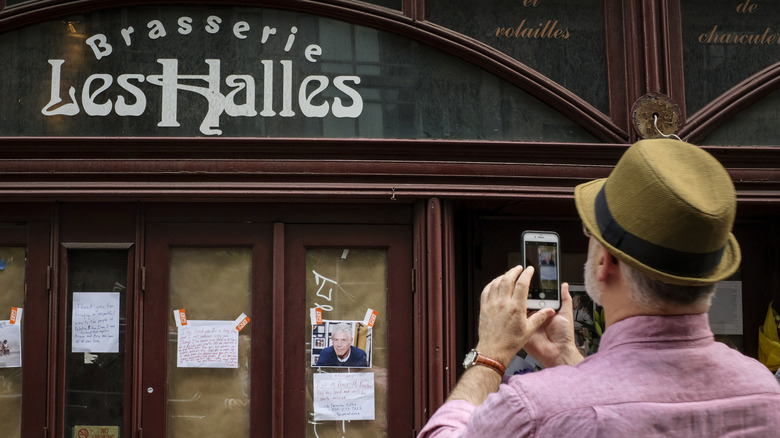 Brasserie Les Halles as a memorial site for Anthony Bordain