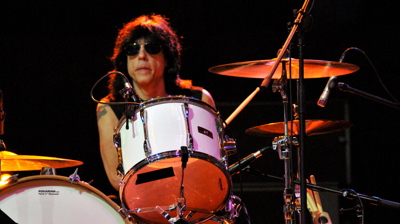 Marky Ramone drumming