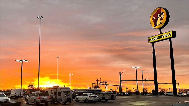 Buc-ee's Madisonville parking lot 