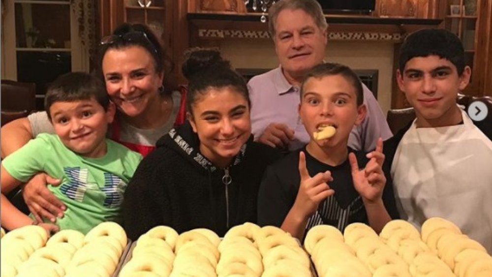 Lisa Valastro's mother is a baker