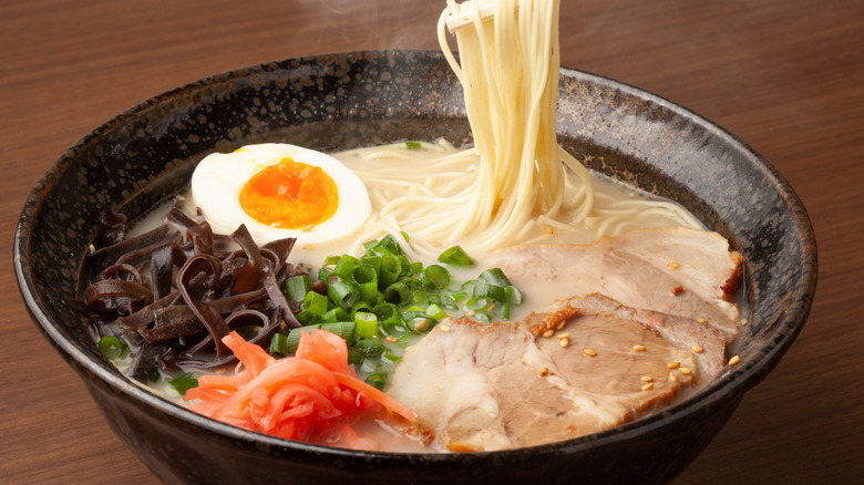 Steaming bowl of tonkotsu