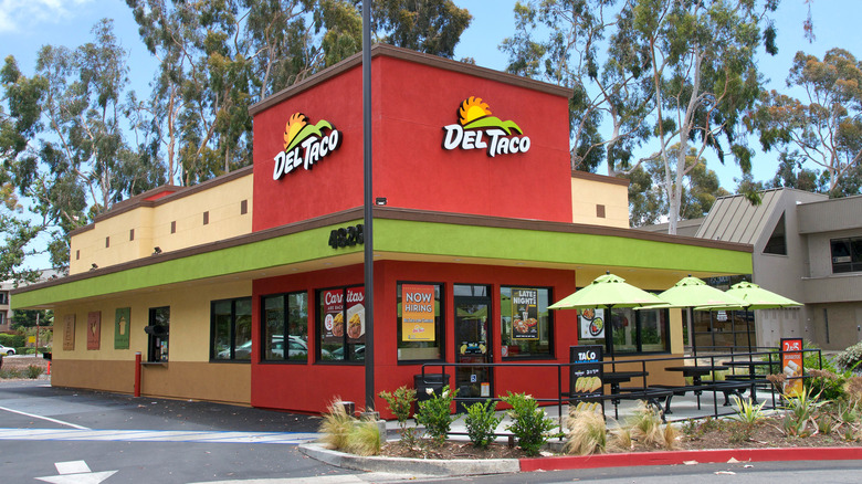 The exterior of Del Taco 