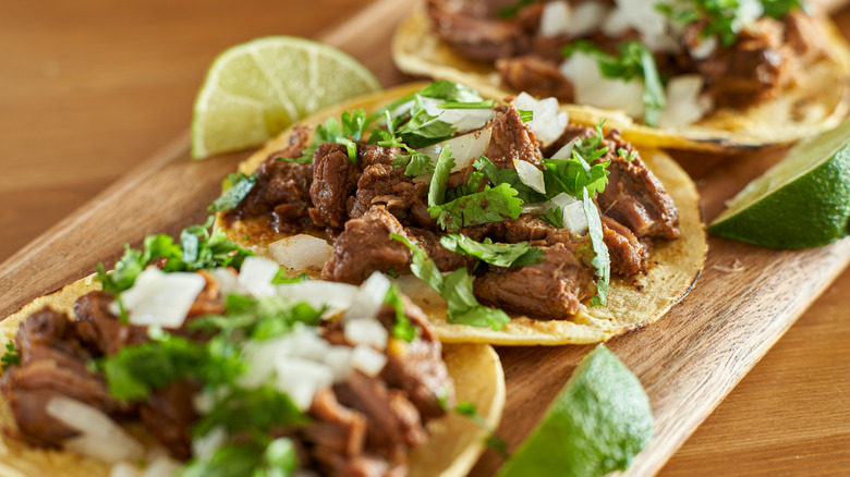 carne asada tacos with lime