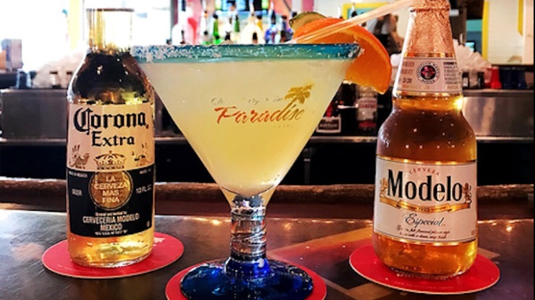 corona margarita modelo drinks