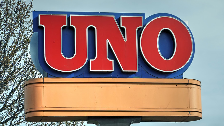 pizzeria uno sign