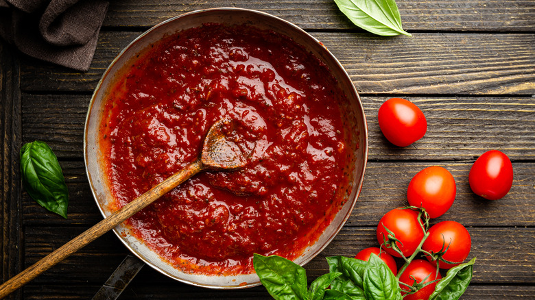 ingredients for tomato sauce