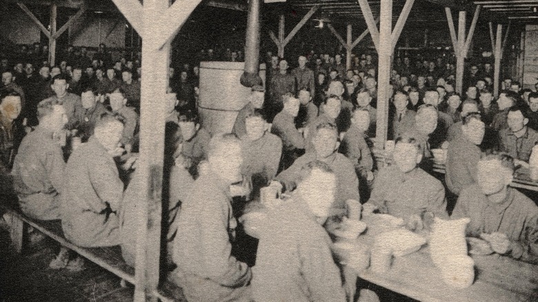 US army mess hall recruits