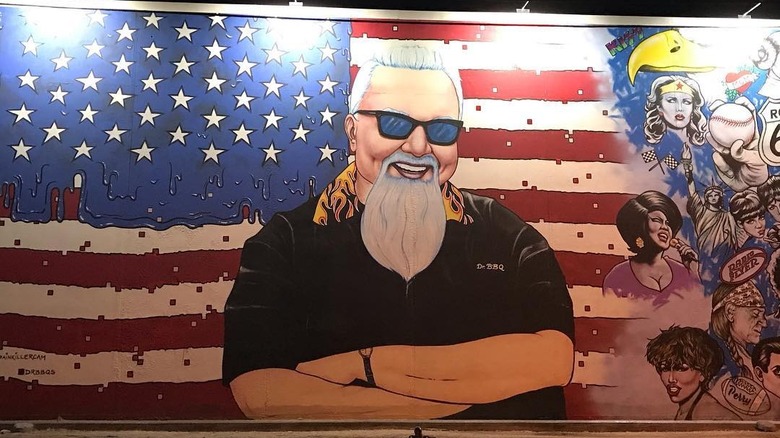 ray lampe dr. bbq mural