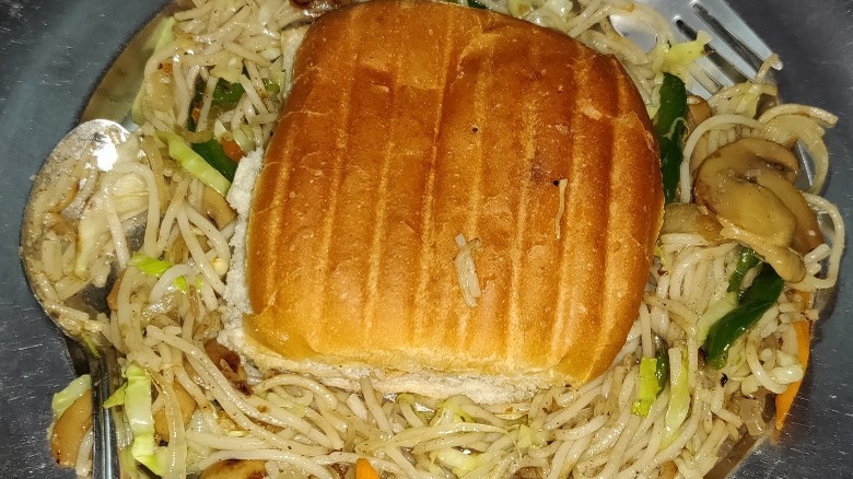 chow mein sandwich burger bun