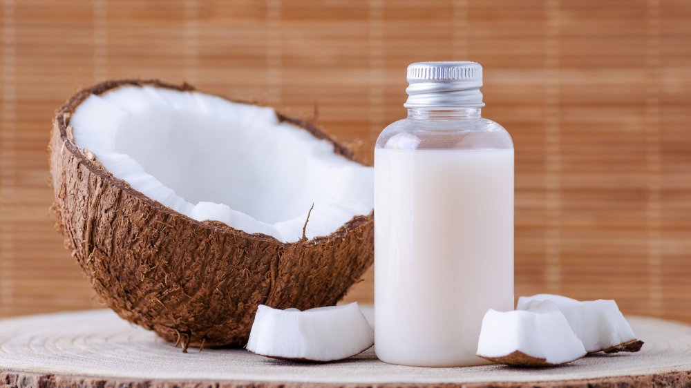 making coconut milk 