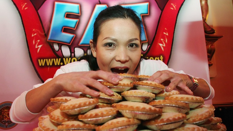 Sonya Thomas and a pile of pies