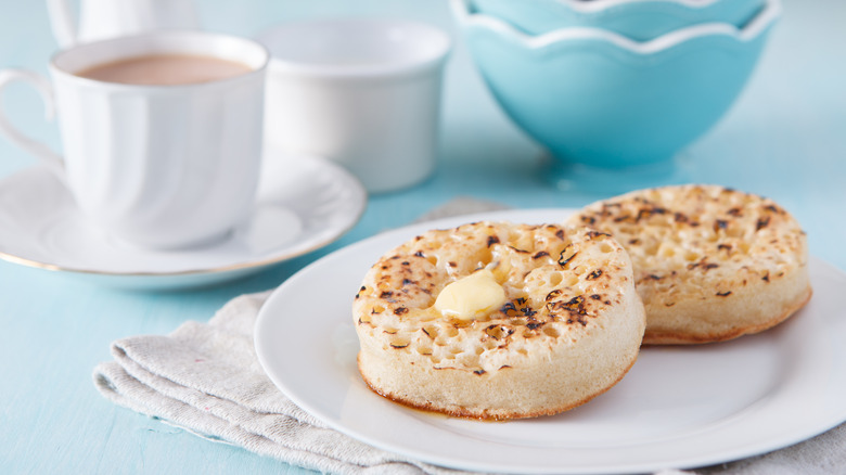 crumpets and teacup