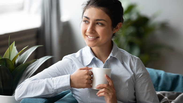 woman drink tea