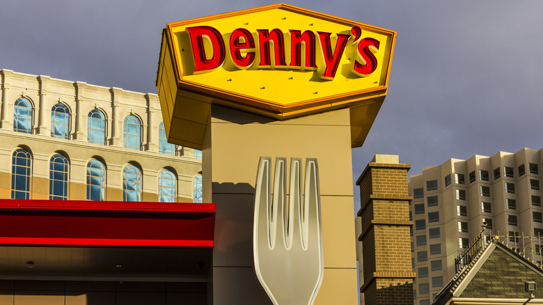 Las Vegas Denny's exterior sign