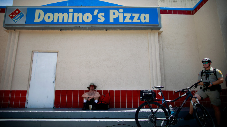 Domino's Pizza exterior sign