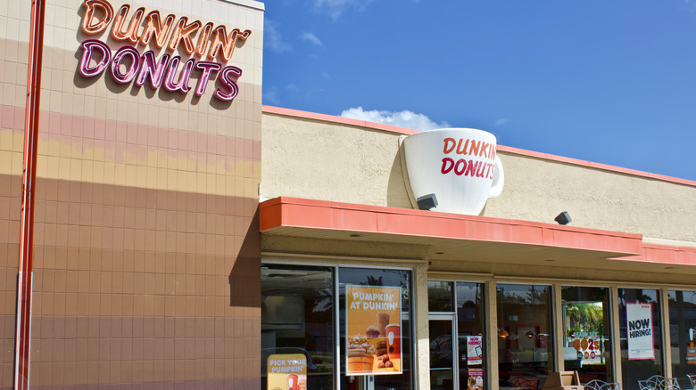 Dunkin' donuts outside