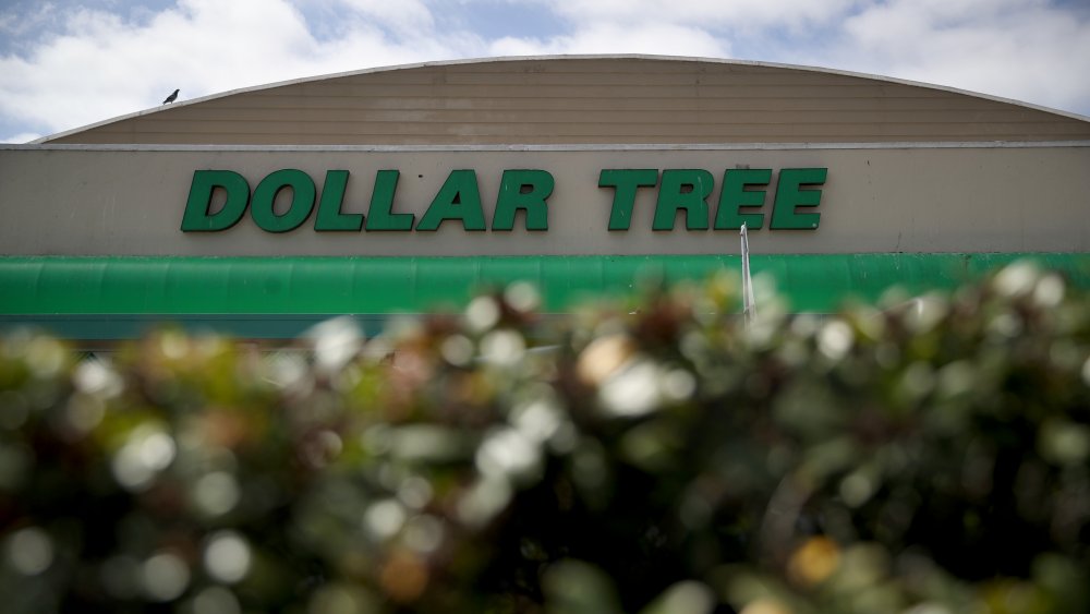 Dollar Tree exterior