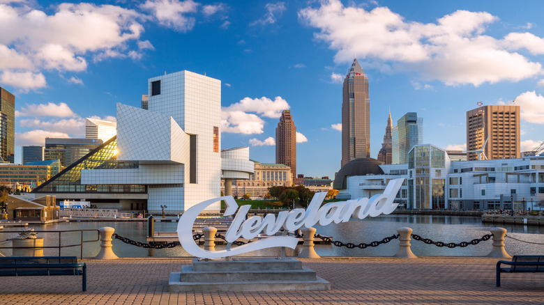 cleveland ohio skyline daytime