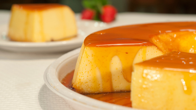 Large flan with caramel 