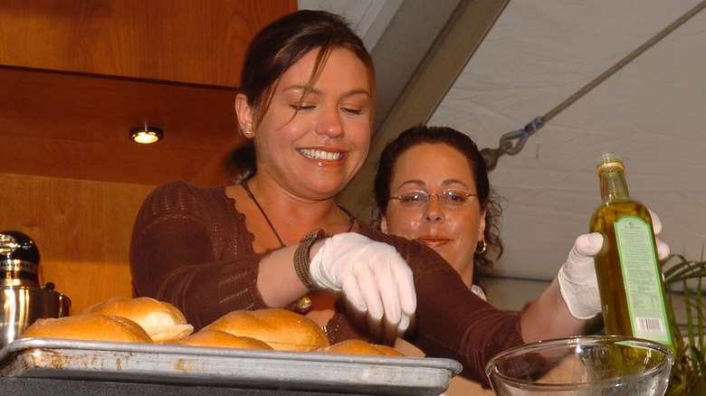 Rachael Ray wearing a glove