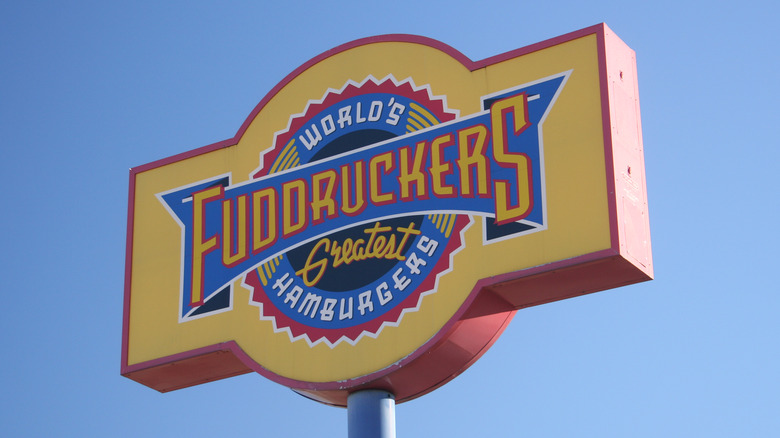 Fuddruckers restaurant sign