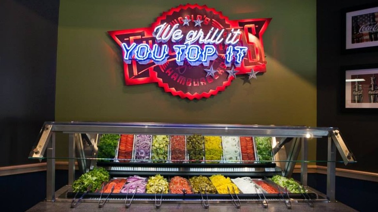 Fuddruckers fresh toppings bar