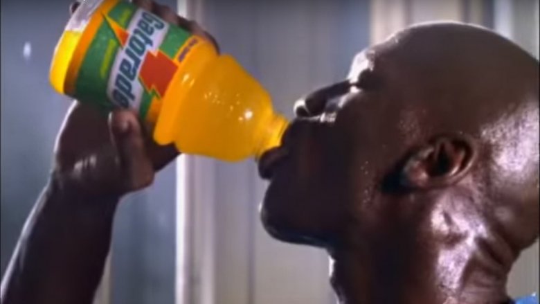 Michael Jordan drinking gatorade