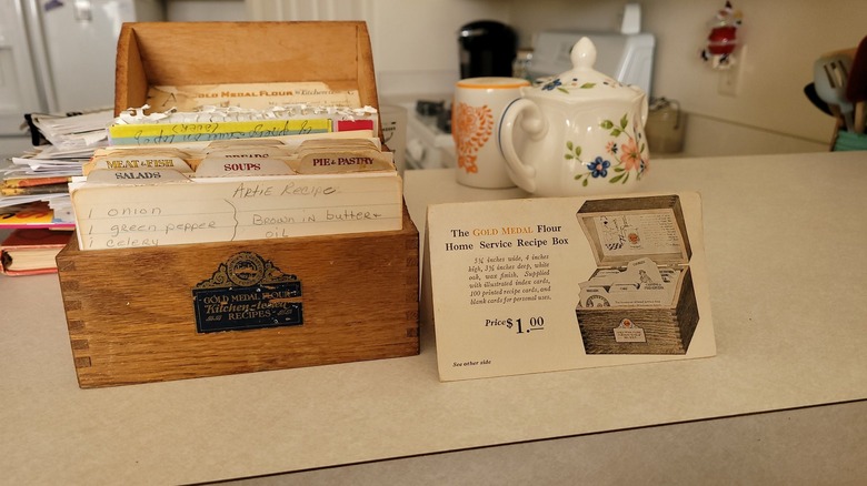 Gold Medal flour vintage recipe box