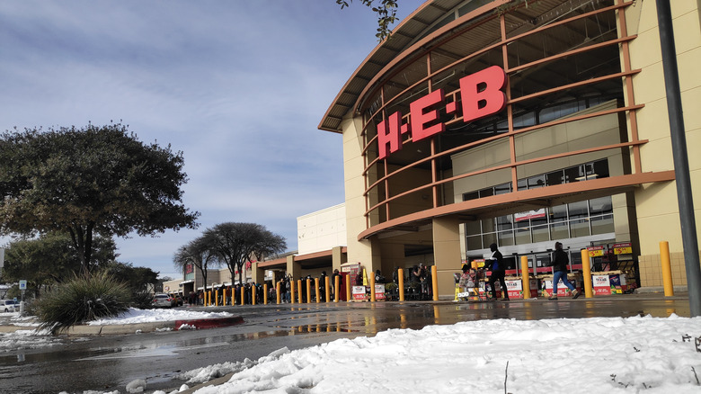 HEB grocery store with snowy parking lot