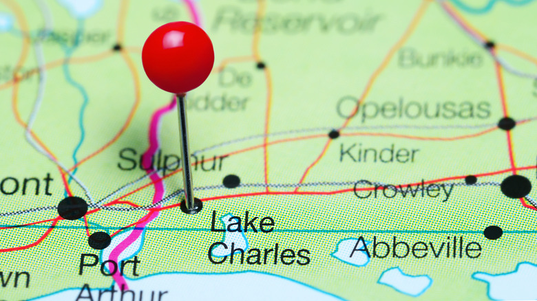 map with red pin at Lake Charles Louisiana