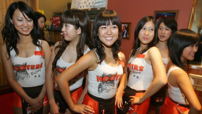 Hooters waitresses