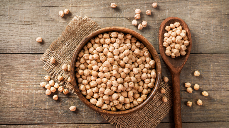 dry chickpeas in bowl