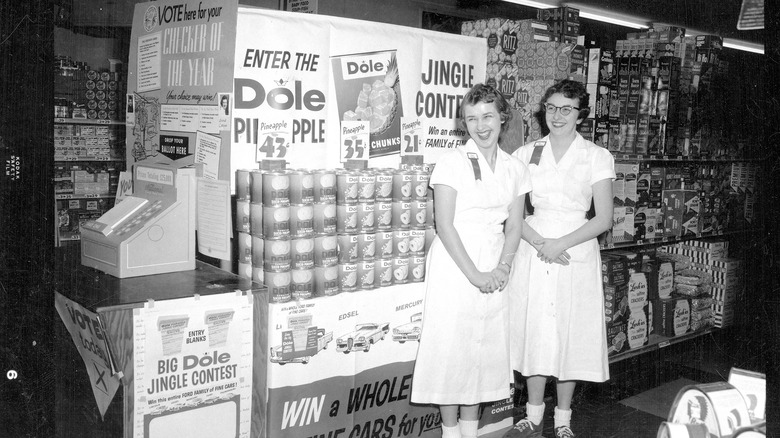 hy-vee general store employees