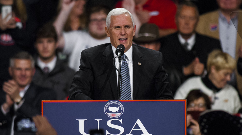 mike pence at hy-vee hall