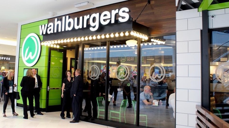 mall of america wahlburgers