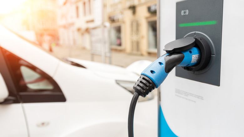 Electric vehicle charge station