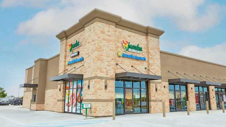 jamba juice sign and auntie anne's location