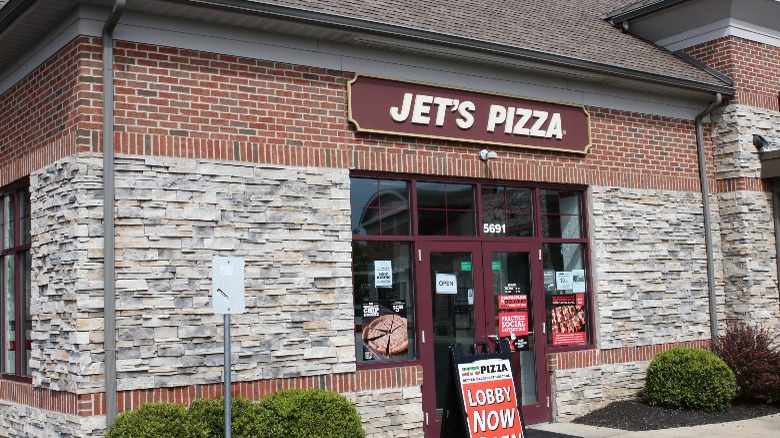 Jet's Pizza exterior