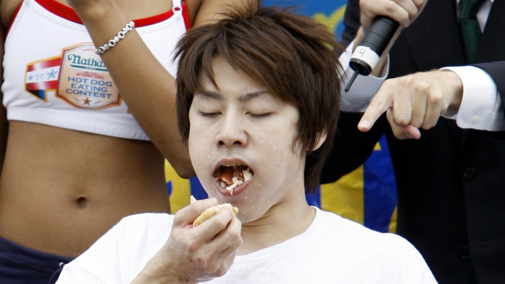 Takeru Kobayashi eating