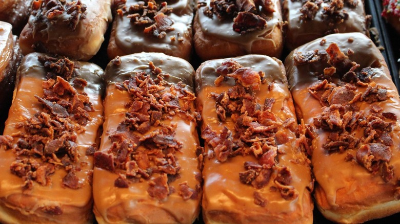 maple bacon doughnuts