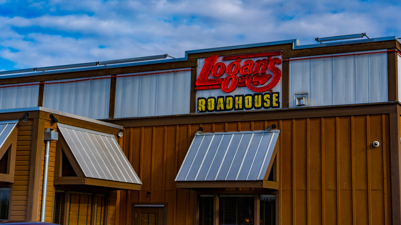 Logan's Roadhouse sign and building 