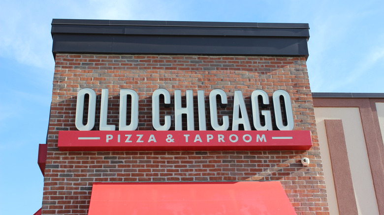 Old Chicago pizza sign