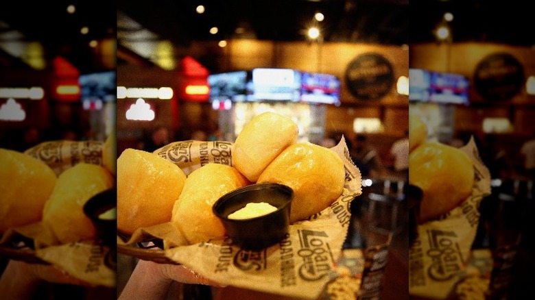 Logan's Roadhouse rolls