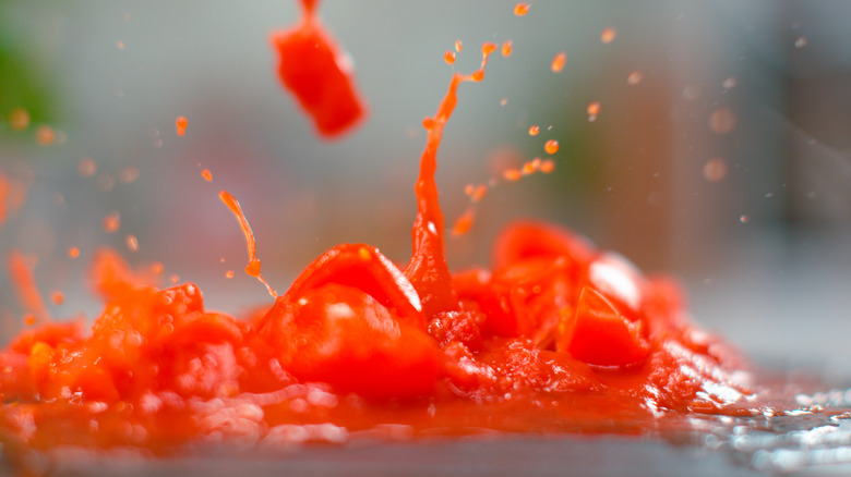 tomato sauce splashes