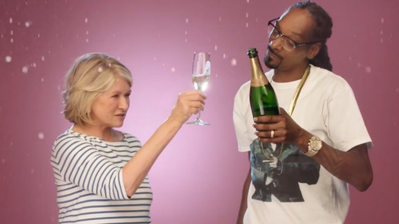 martha and snoop drinking