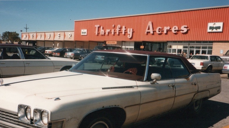 Car outside Thrifty Acres