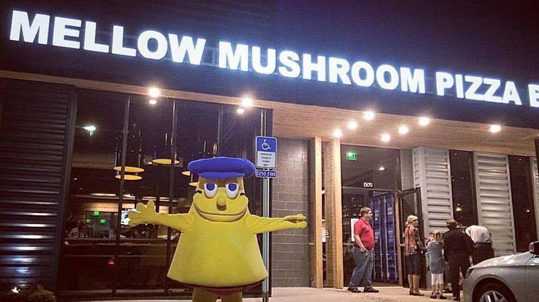 Mellow Mushroom restaurant with greeter