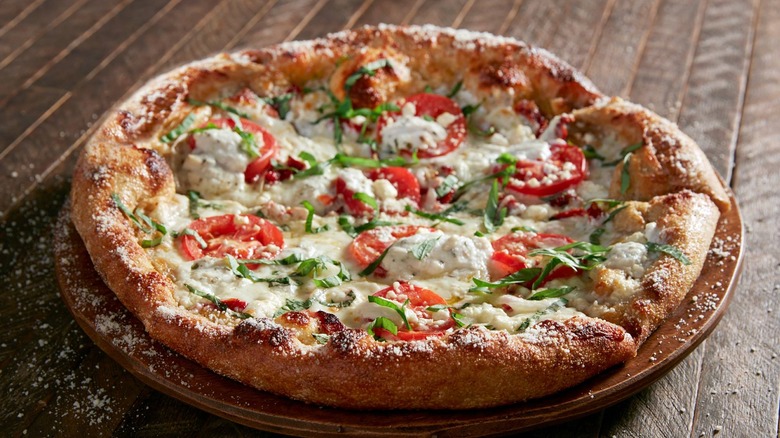 Mellow Mushroom margherita pizza