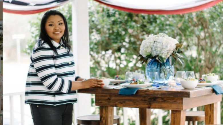 Michiel Perry at a decorated dinner table