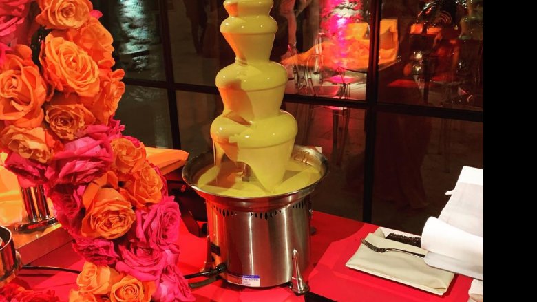 Queso fountain 